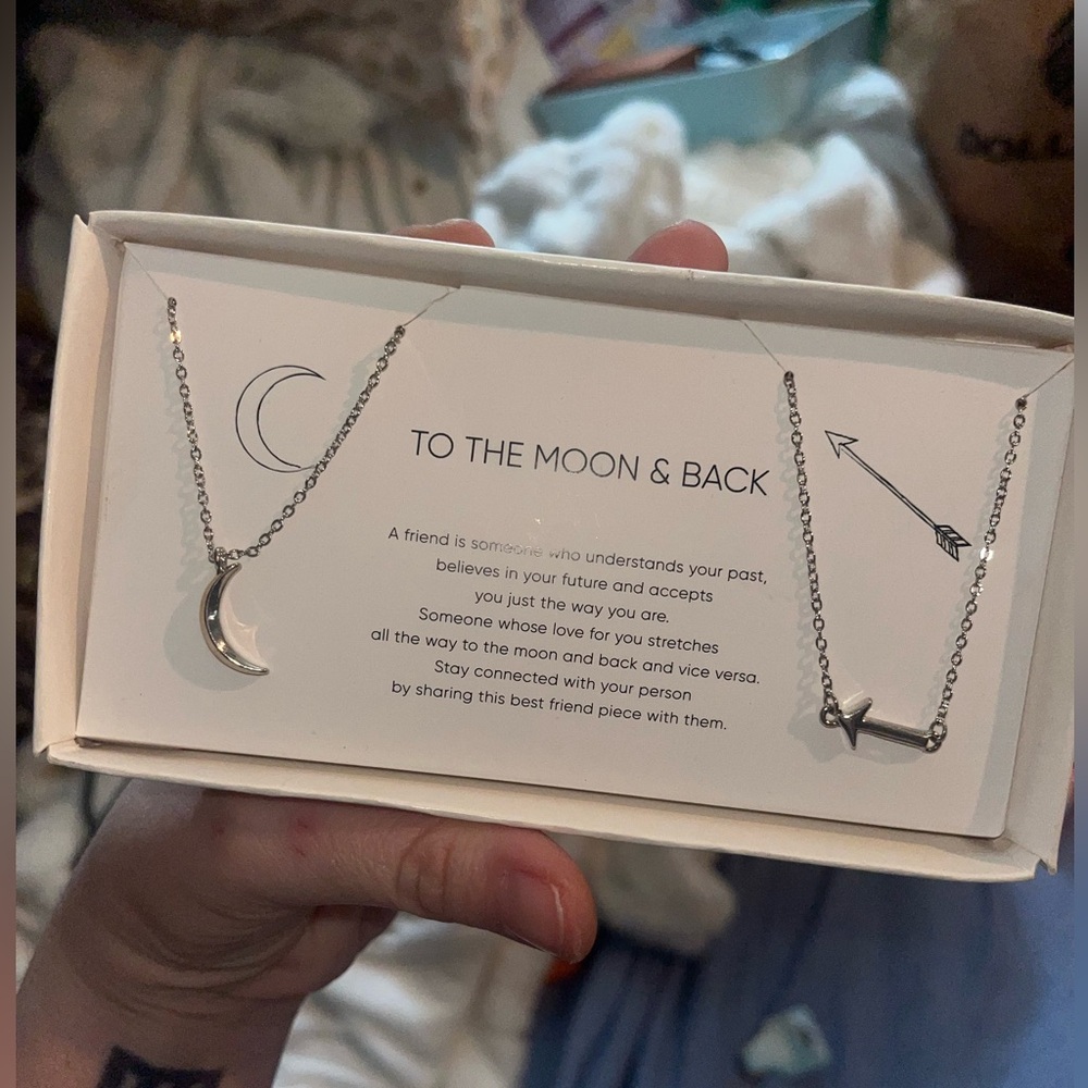*BRAND NEW/UNUSED 🆕* Gemma Simon “To The Moon & Back” Best Friend Necklace Set